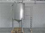 Edelstahltank 1500 Liter mit Treppe und Podest