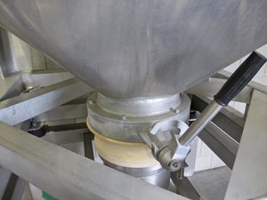 IBC-Behälter-Mischer mit Befüll- und Entleervorrichtung