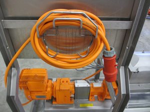 Fahrbarer Netzsch NM021 Mohnopumpe mit 120 Liter Schneckendosierer