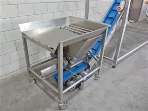 Herunterklappbares Förderband mit mobiler Sackentleerung