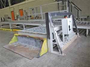 Big-Bag- Abfüllanlage mit Palettendispenser und Förderer