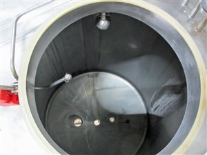 Edelstahltank 1600 Liter mit Treppe und Podest