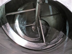 Visco-behälter VV1000 mit Vordruckschnecke für Verdrängerpumpe