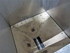 1500 Liter Edelstahlsilo mit Austragsschnecke