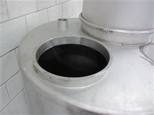 Edelstahlsilo 850 Liter mit druckluftgereinigtem J-Tec Staubfilter